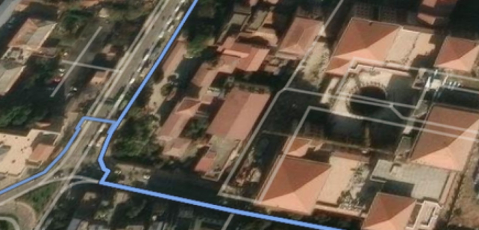 Approach road